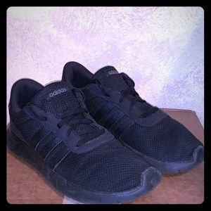 Boys Adidas Swift Run Size 6 1/2